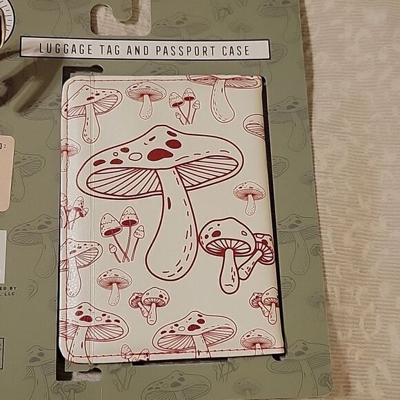 NEW MUSHROOM PASSPORT WALLET CASE +MATCHING LUGGAGE TAG TRAVEL INTERNATIONAL NWT - Picture 4 of 6